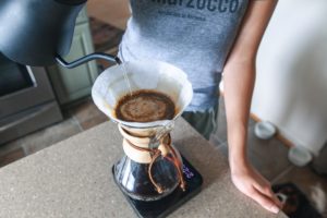 pouring-water-into-chemex