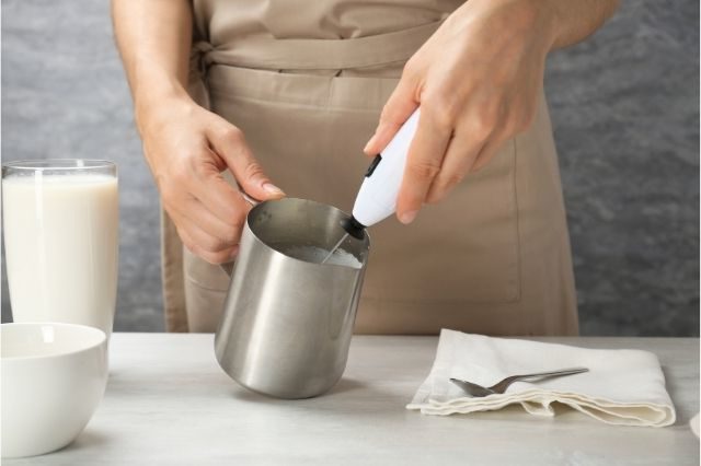 The woman making Milk Froth